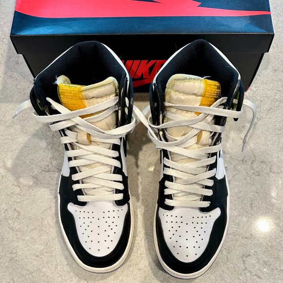 Size 10 - Jordan 1 Retro High OG Volt, 555088 118 -Preowned Good Conition w/ Box - Picture 4 of 10